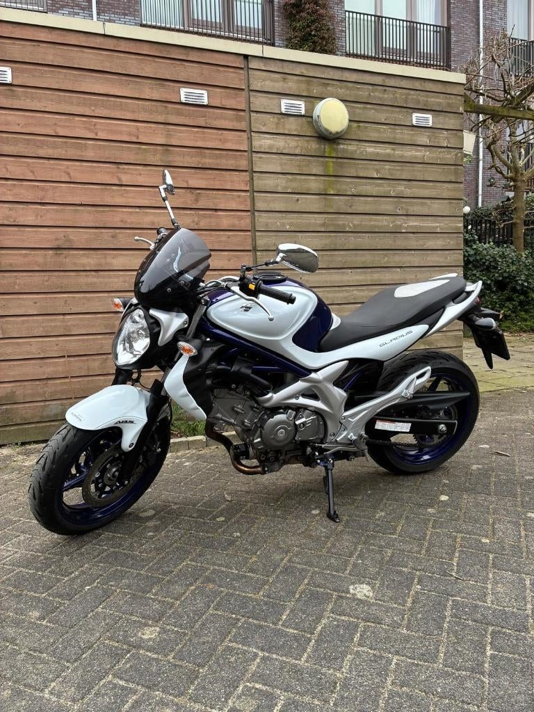 Suzuki Gladius SFV 650 a