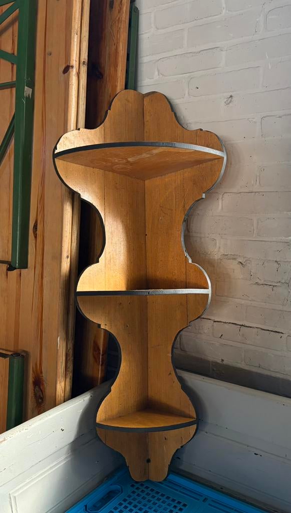 Antieke hoek console, Ophalen