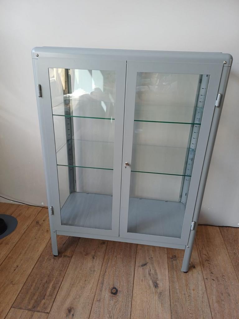 Vitrinekast Ikea Fabrikör 80x40x113 cm lichtgrijs, Ophalen, 100 tot 150 cm, 50 tot 100 cm, Zo goed als nieuw