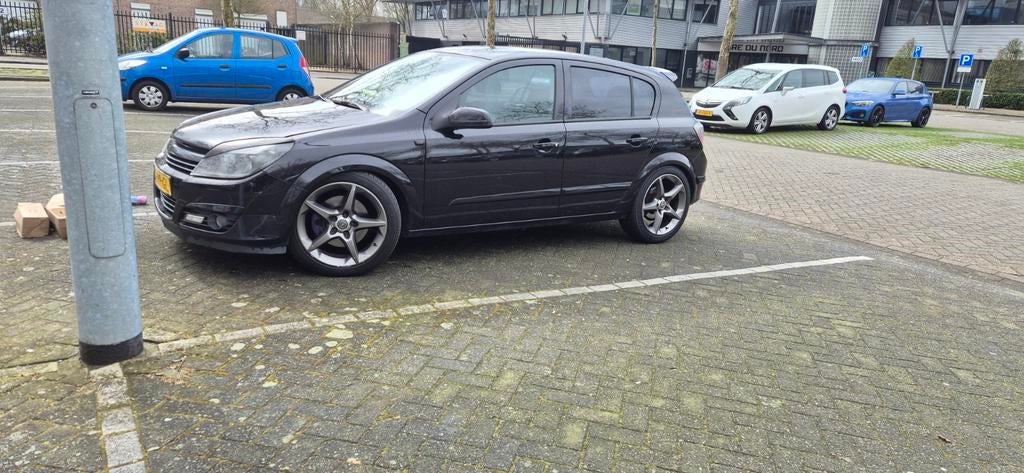 Opel Astra 2.0 Turbo 125KW 5D 2004 Zwart, Auto's, Opel, Voorwielaandrijving, 1998 cc, 4 cilinders, Zwart