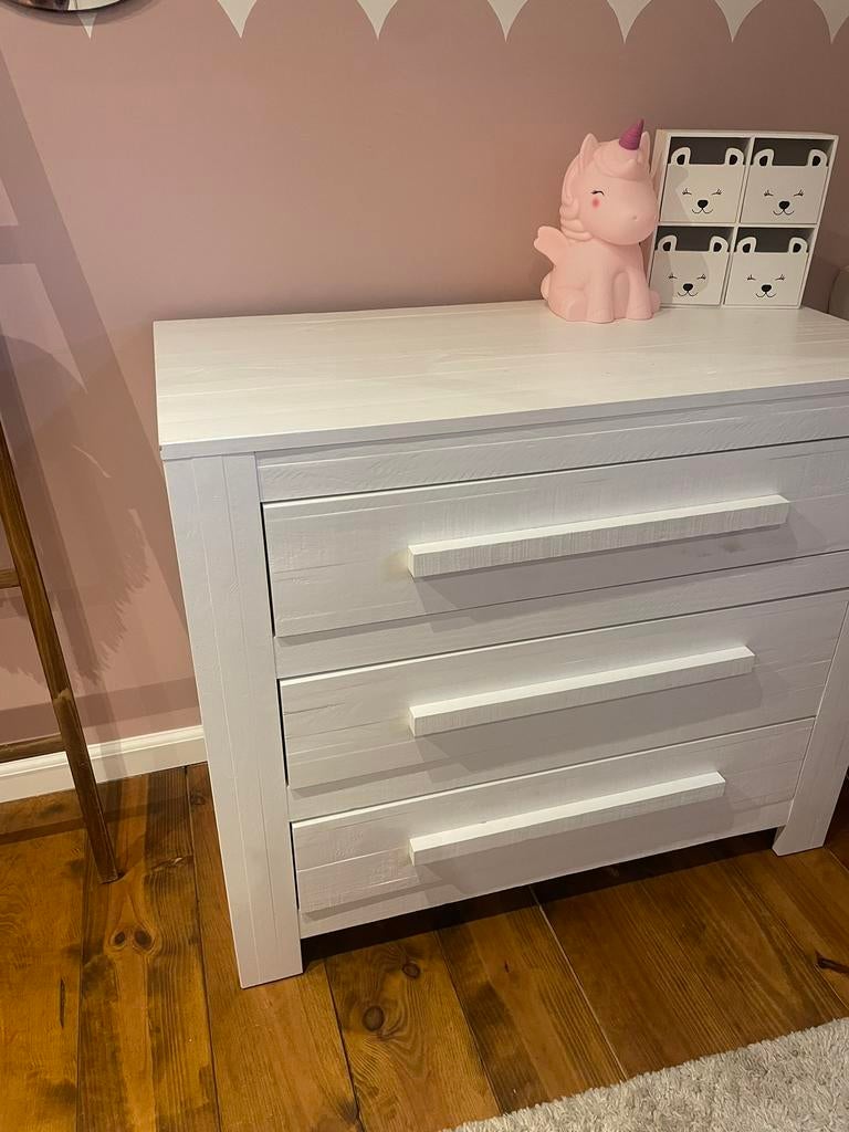 Babykamer set; commode en wandplank + ledikant, Kinderen en Baby's, Kinderkamer | Complete kinderkamers, Gebruikt, Jongetje of Meisje