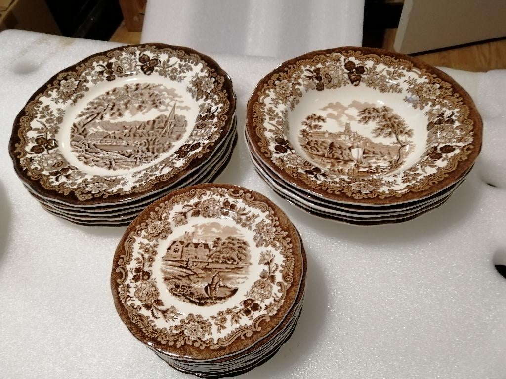 Royal Worchester Avon Scenes Palissy borden, Ophalen of Verzenden