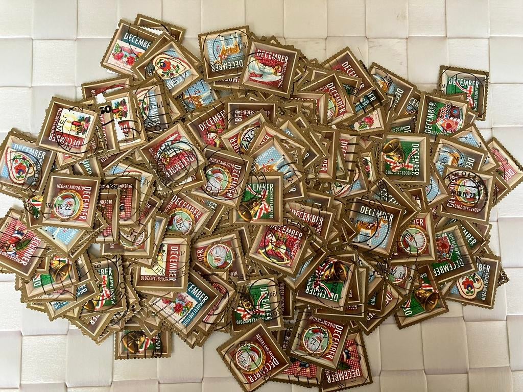 300 decemberzegels 2010 gestempeld en afgeweekt, Ophalen of Verzenden, Na 1940, Gestempeld