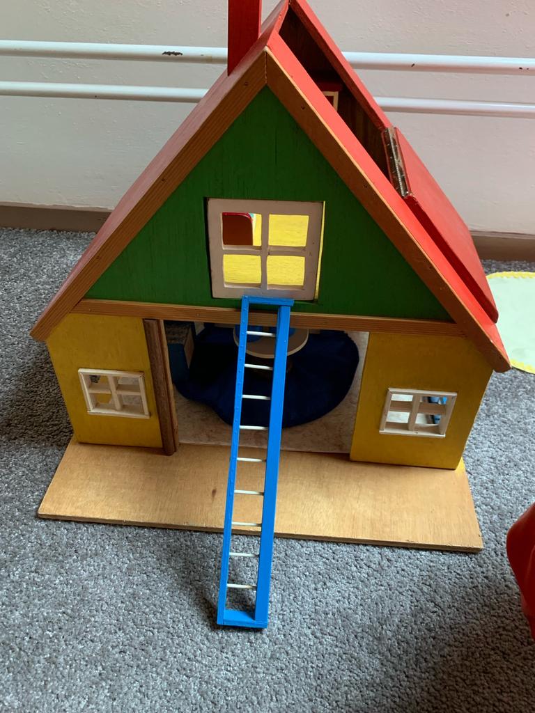 Leuk vintage groot houten poppenhuis met veel accessoires, Kinderen en Baby's, Speelgoed | Poppenhuizen, Ophalen, Poppenhuis