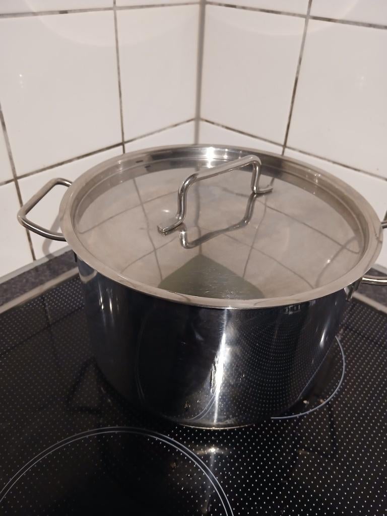 Te Koop soeppan, Huis en Inrichting, Keuken | Potten en Pannen, Ophalen, Overige typen, Zo goed als nieuw, Rvs