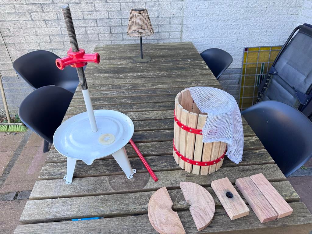 6 liter druivenpers - Zo goed als nieuw, Hobby en Vrije tijd, Overige Hobby en Vrije tijd, Ophalen of Verzenden, Zo goed als nieuw