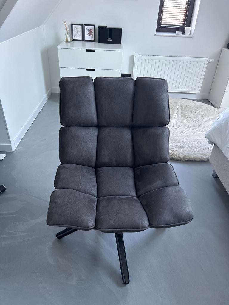 Donkergrijze draaibare stoel vierkante stiksels van stof, Huis en Inrichting, Stoelen, Ophalen, Gebruikt, Stof, Eén