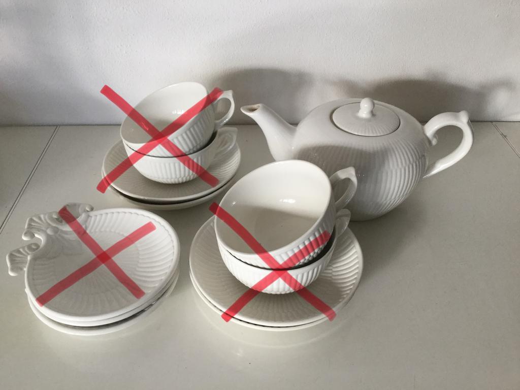 Theepot, schaaltjes ROYAL BOCH. Bordje ROYAL STAFFORD, Huis en Inrichting, Keuken | Servies, Ophalen of Verzenden, Zo goed als nieuw