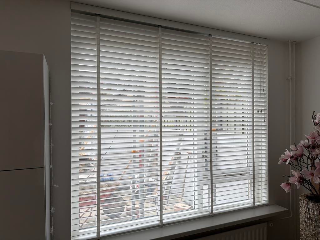 Witte houten jaloezieën, Huis en Inrichting, Stoffering | Gordijnen en Lamellen, Ophalen, Gebruikt, Wit, 200 cm of meer