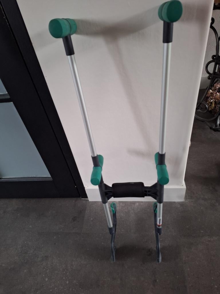 Aan en uittrekhulp voor steunkousen, Ophalen