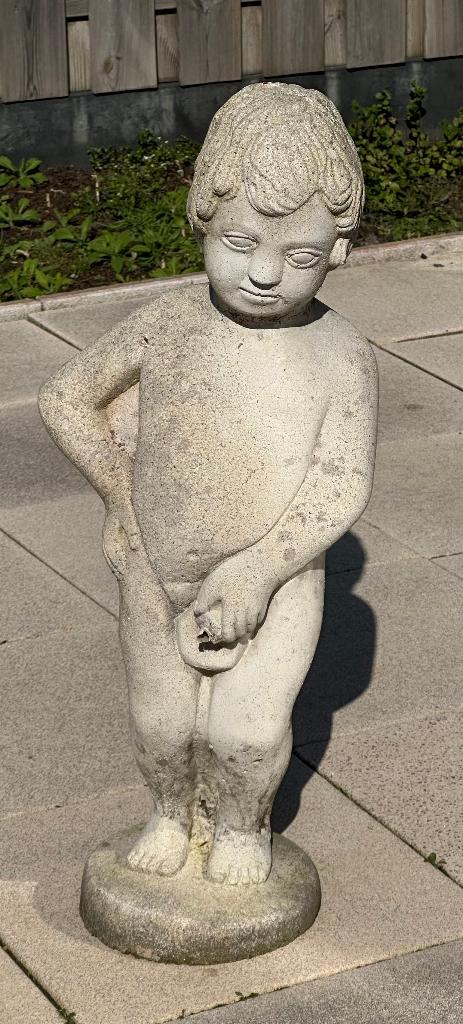 Stenen Manneken Pis-beeldje, Antiek en Kunst, Ophalen, Overige onderwerpen, 50 - 100 cm, Beeld