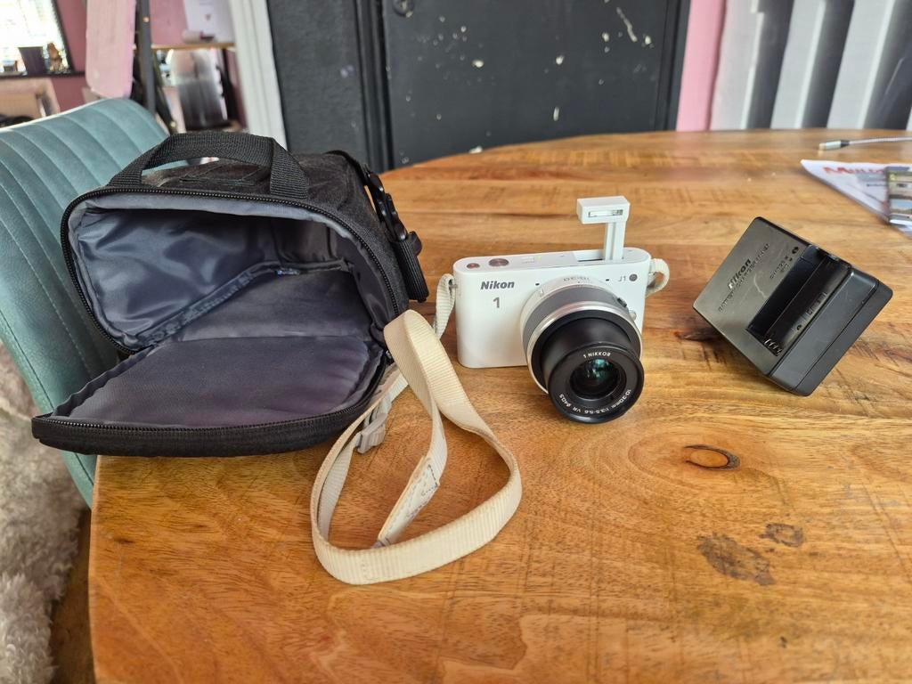 Nikon 1 J1 camera met 1 NIKKOR VR 10-30mm lens, Ophalen of Verzenden