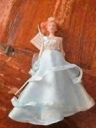 poppenhuis miniaturen porseleinen popje bruidje nr 4, Verzamelen, Poppenhuizen en Toebehoren, Ophalen of Verzenden, Zo goed als nieuw