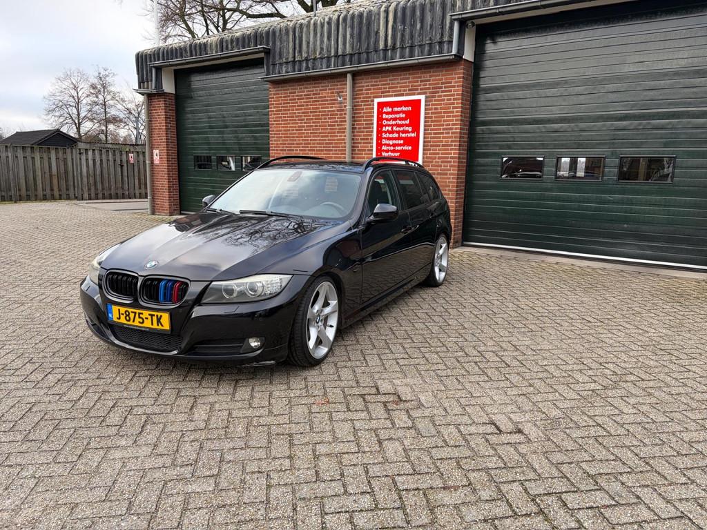 BMW 3-serie Touring 320i Autmaat Sport Goed onderhouden, Automaat, Euro 5, Achterwielaandrijving, Zwart