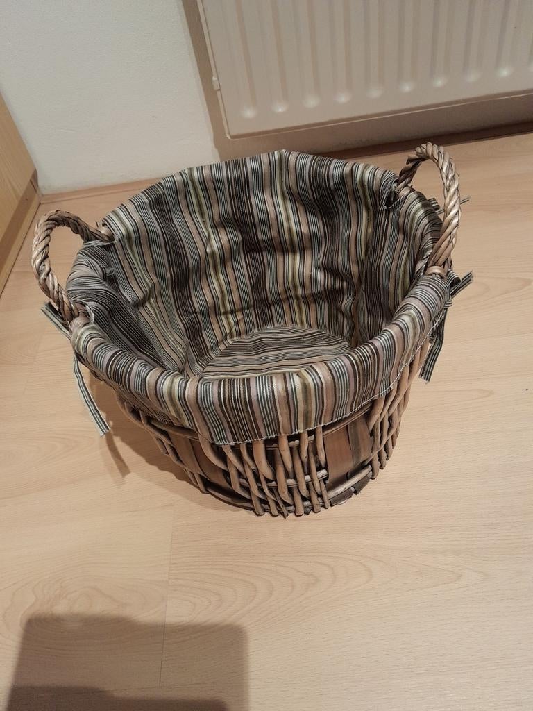 Mooie RIETEN //ROTAN Mand, Mand, Rond, Ophalen of Verzenden, Zo goed als nieuw