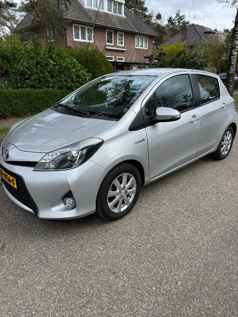 Toyota Yaris 1.5 Full Hybrid CVT 5DR 2014 Grijs, Euro 5, 1497 cc, 74 pk, 4 cilinders
