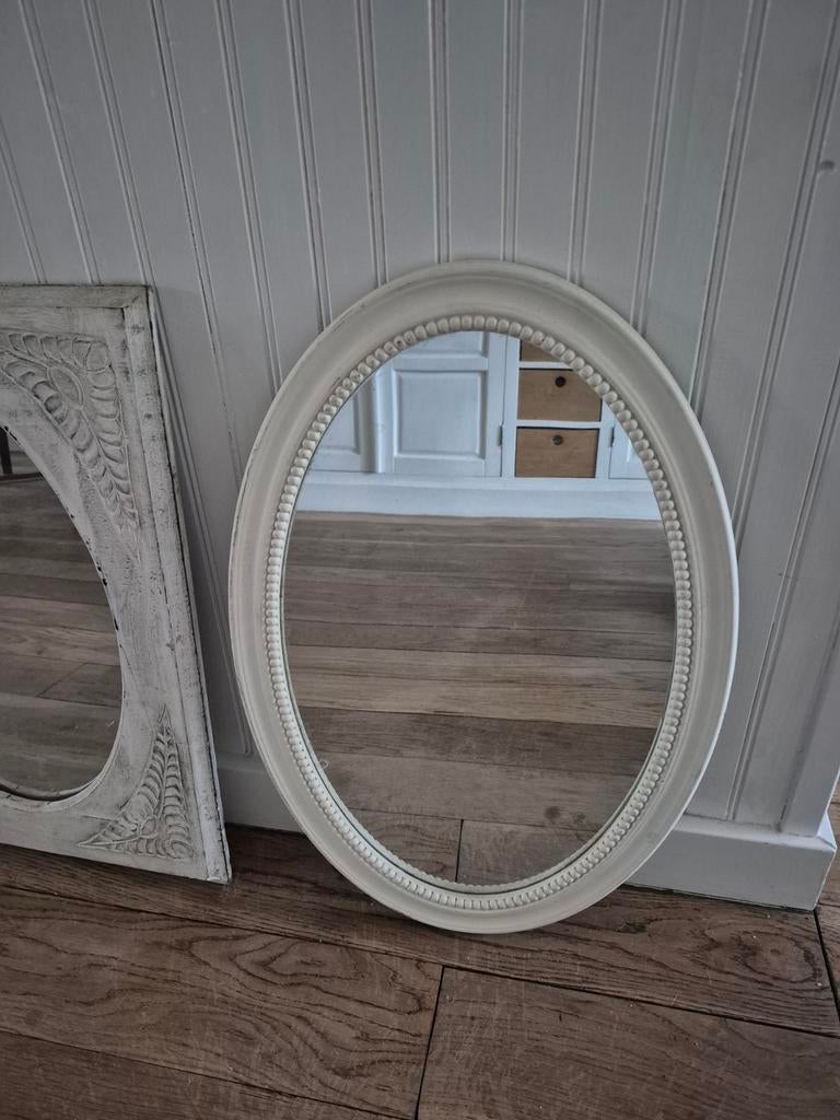 Ovale spiegel 40x60 wit. Houten lijst., Minder dan 50 cm, Ophalen of Verzenden, Zo goed als nieuw, Minder dan 100 cm