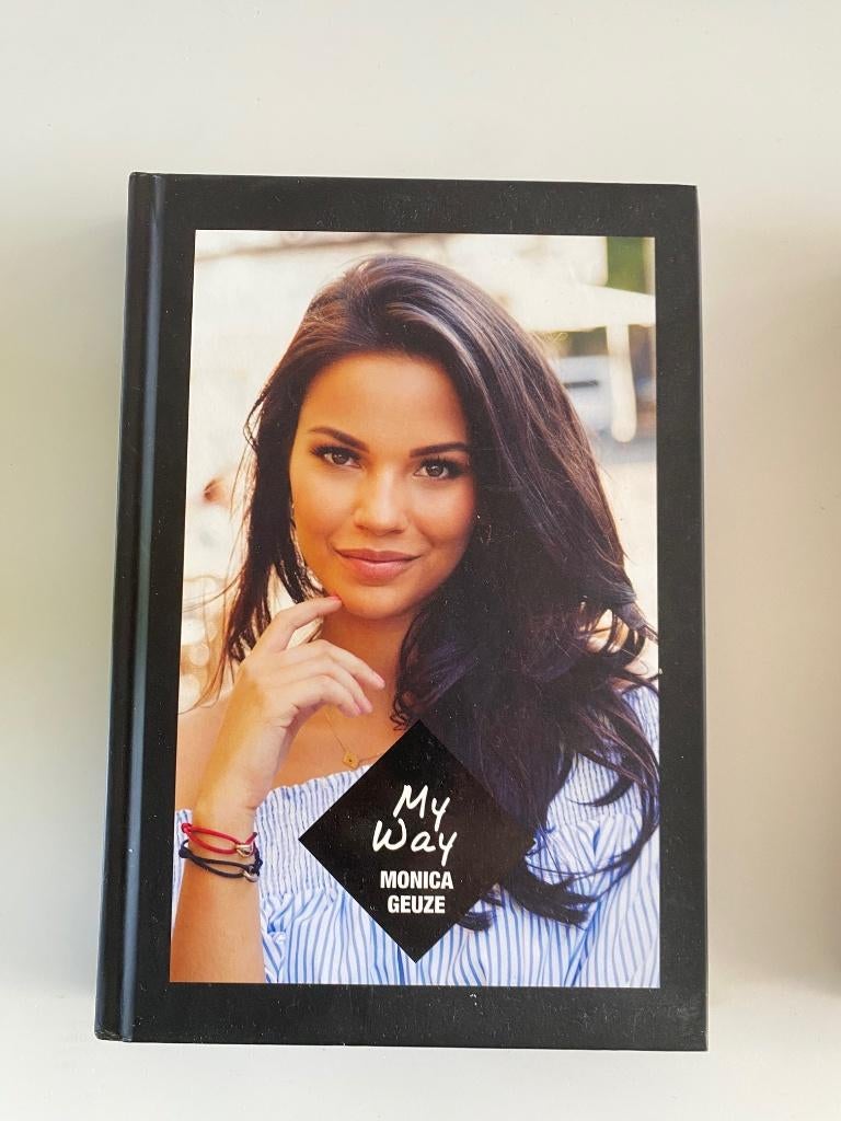 Boek My Way Monica Geuze, Boeken, Ophalen of Verzenden, Zo goed als nieuw, Film, Tv en Media, Monica Geuze