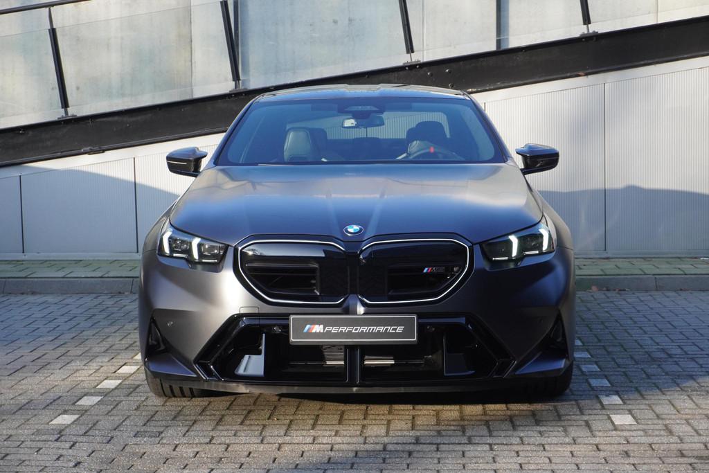 BMW M5 Sedan M Driver's Pack | M Drive Professional | Comfor, Auto's, Automaat, Stof, 4395 cc, 135 min