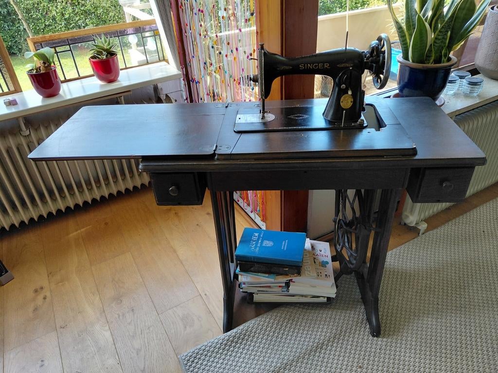 Singer naaimachine tafel met naaimachine, Ophalen