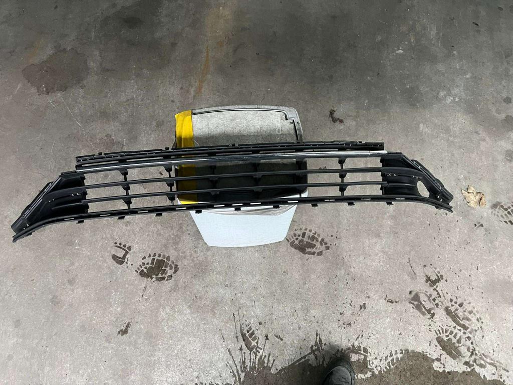 gril golf 7 voorbumper 5g0853677L, Auto-onderdelen, Gebruikt, Duitsland, Info@volkswagen.com, Volkswagen