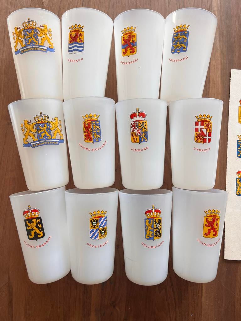 Vintage Nutricia Chocomel Wapenglazen Set, Verzamelen, Glas en Borrelglaasjes, Ophalen of Verzenden, Nieuw, Frisdrankglas