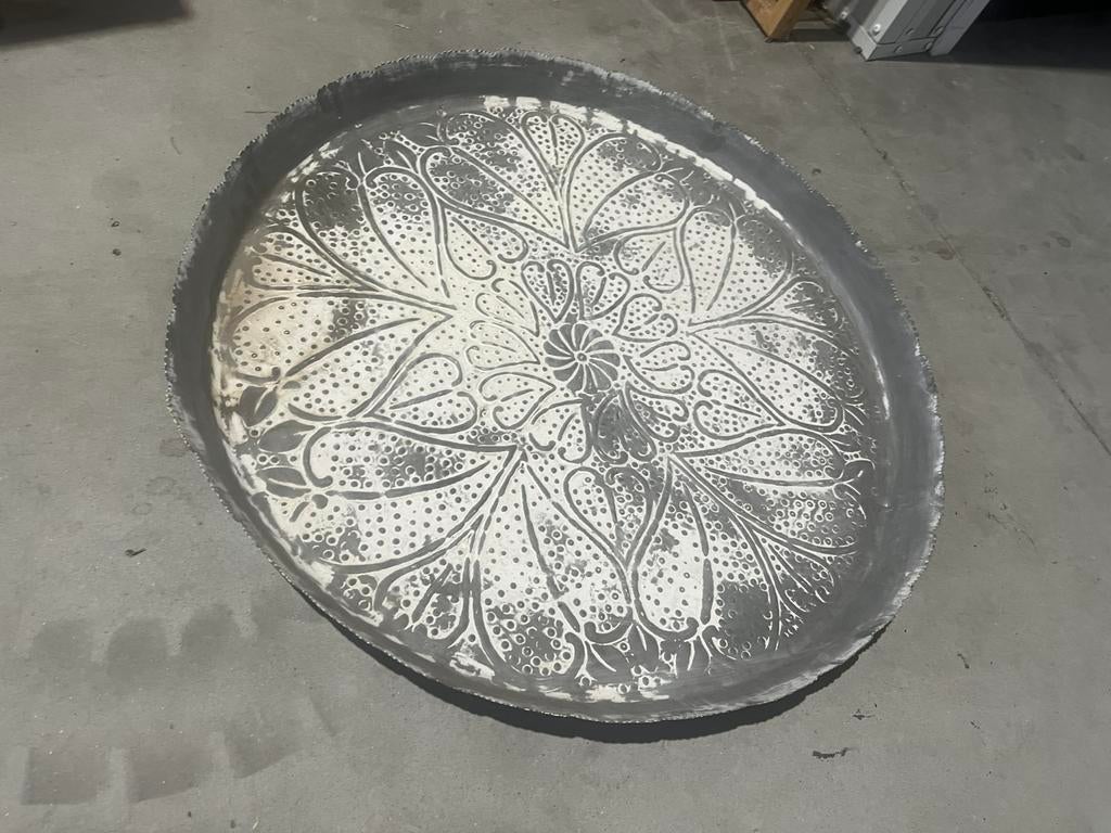 Grote zinken gehamerde schaal doorsnede 86cm, Ophalen