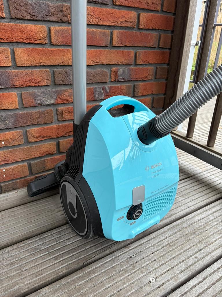 Te koop: Bosch stofzuiger – compact model, grote zuigkracht, Gebruikt, Stofzuiger, Minder dan 1200 watt, Ophalen