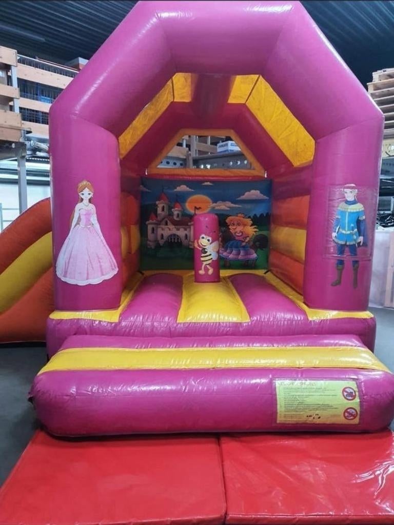 Prinsessen springkussen met glijbaantje overdekt.

Prijs 155, Ophalen of Verzenden, Zo goed als nieuw, Overige