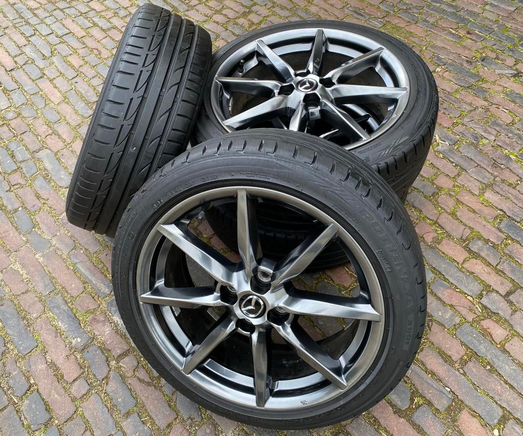 Mazda MX5 gunmetal velgen + 205/45 R17 Bridgestone banden, Auto-onderdelen, Banden en Velgen, Gebruikt, Banden en Velgen, 17 inch
