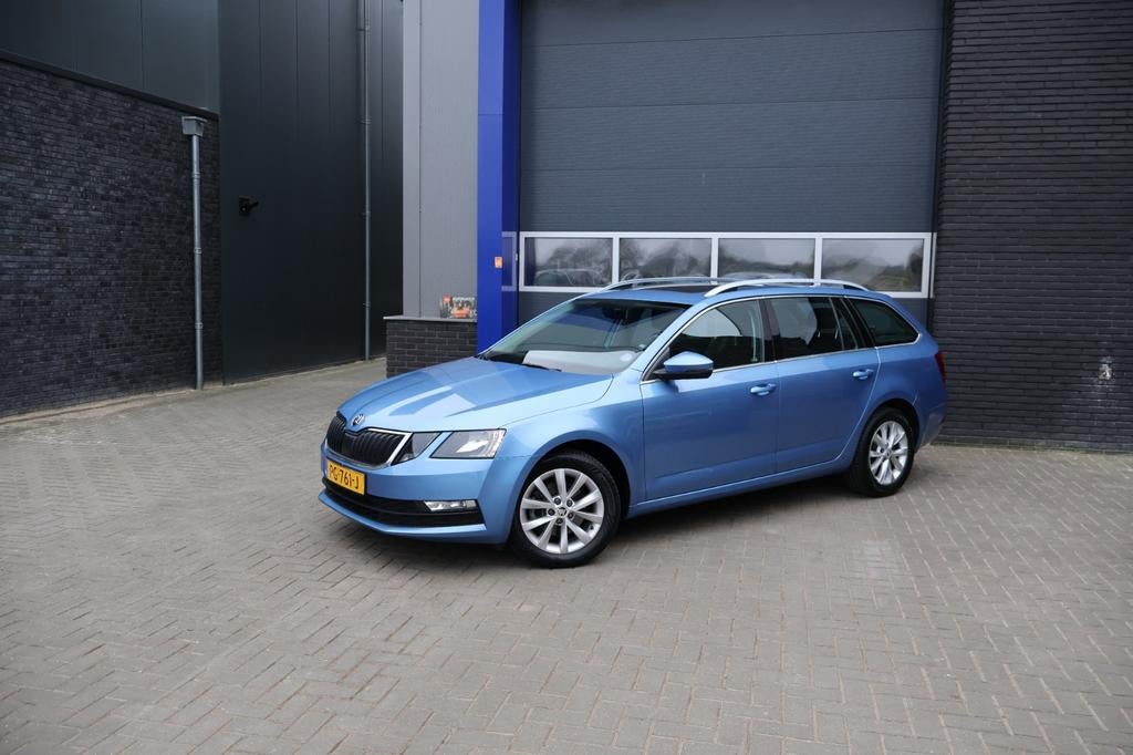 Skoda Octavia 1.0 TSI Panoramadak I Carplay I PDC I Navi, Stof, Blauw, 620 kg, 49 €/maand