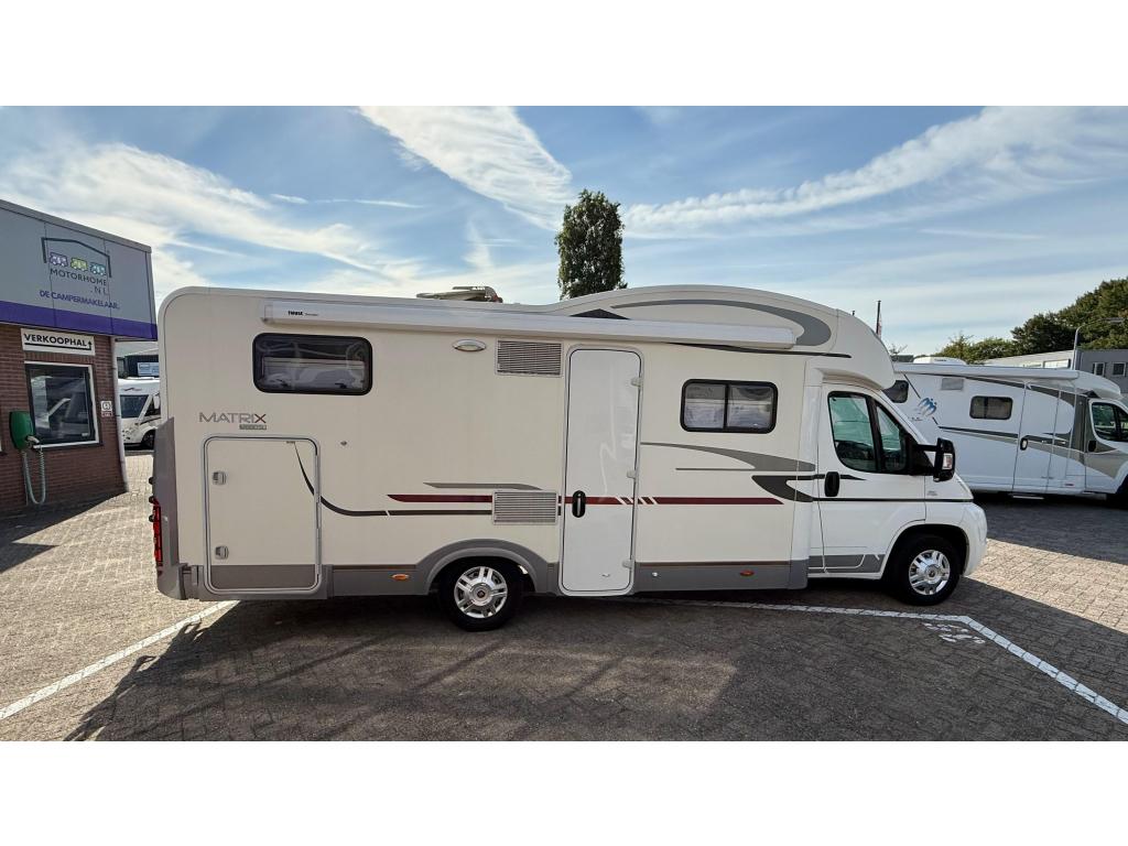 Adria Matrix M 680 SL Lengte bedden, Caravans en Kamperen, Campers, Chemisch toilet, Koelkast, 7 tot 8 meter, Achteruitrijcamera