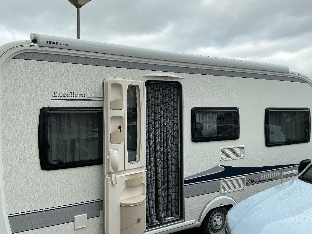 Hobby 495 excellent 2011 caravan, 90 kg, Schokbreker, 2 aparte bedden, Rondzit