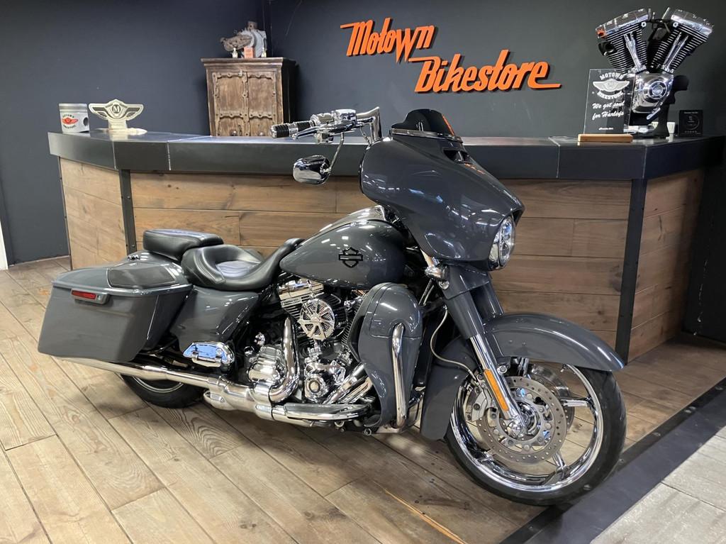 Harley Davidson FLHXSE 110Ci CVO Streetglide Gunship Grey Cr, 3700 W Juneau Ave
53208  Milwaukee, US, Info@harley-davidson.com