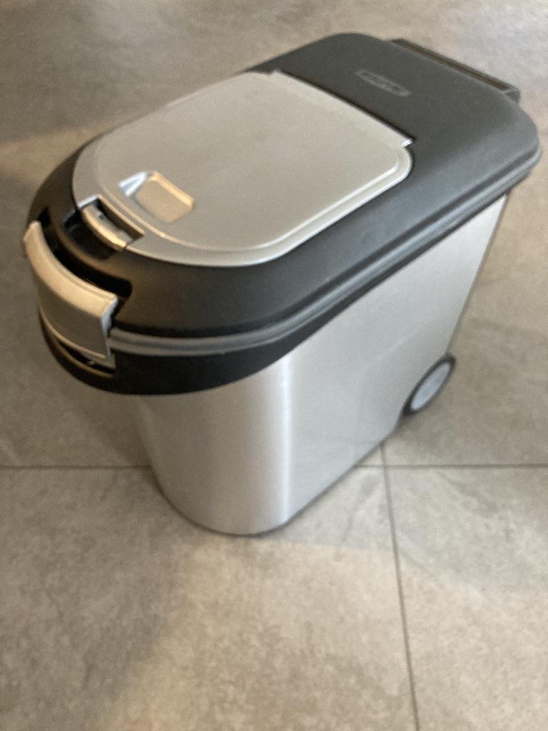 Curver voercontainer hond, Dieren en Toebehoren, Ophalen, Hond