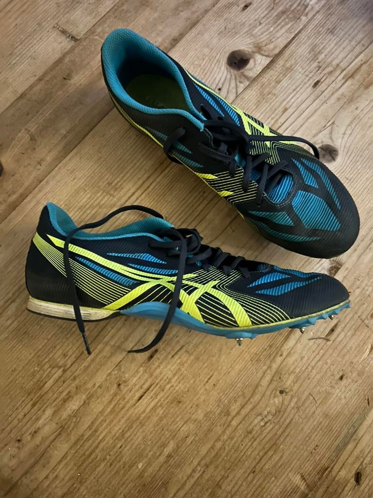 Asics spike hardloopschoenen, Sport en Fitness, Loopsport en Atletiek, Ophalen of Verzenden, Zo goed als nieuw, Hardloopschoenen