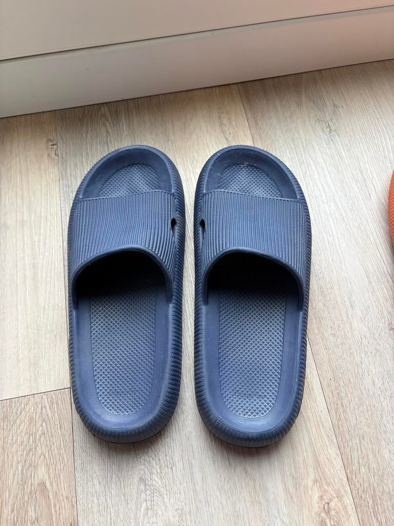 HappyFlops - Comfortabele Blauwe Slippers Maat 44/45, Ophalen of Verzenden, Nieuw, Blauw, Slippers