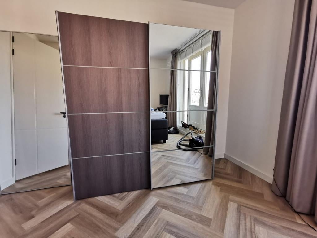 Grote kledingkast met spiegel schuifdeur, Ophalen, Gebruikt, 50 tot 75 cm, 200 cm of meer