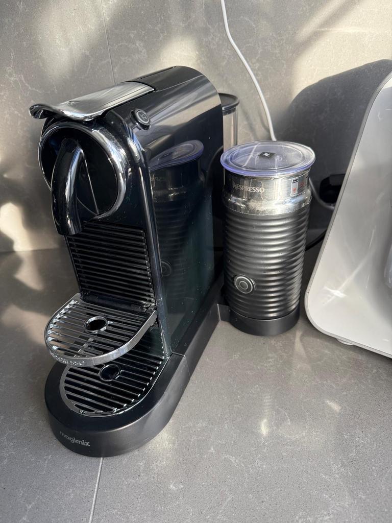 Nespresso Citiz&Milk, Ophalen, Koffiemachine, Zo goed als nieuw, Koffiepads en cups