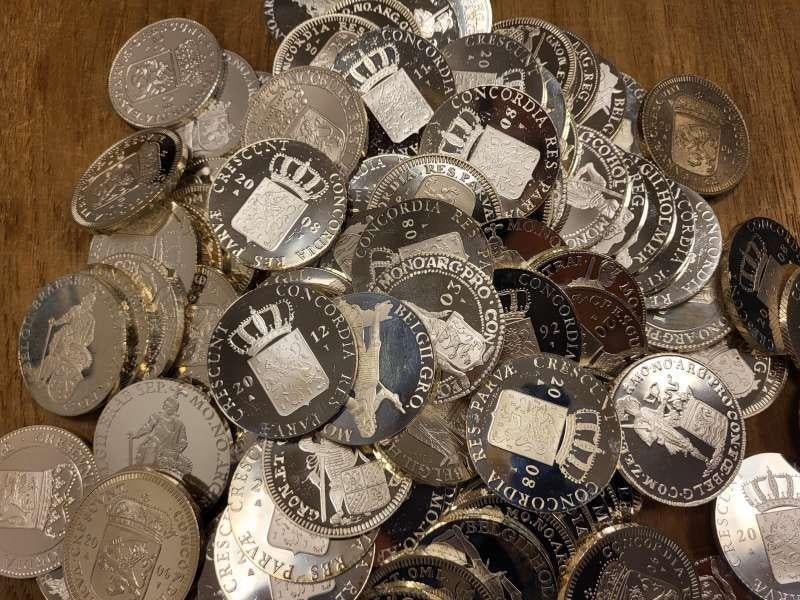 Ruim 500 gram netto zilveren dukaten, Postzegels en Munten, Edelmetalen en Baren, Ophalen of Verzenden, Zilver