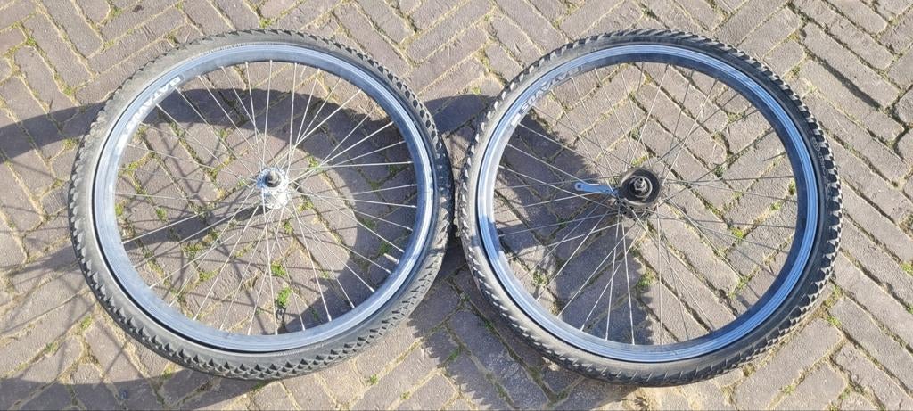 Voorwiel + achterwiel met band Batavus Snake 24 inch, Fietsen en Brommers, Fietsonderdelen, Ophalen, Band