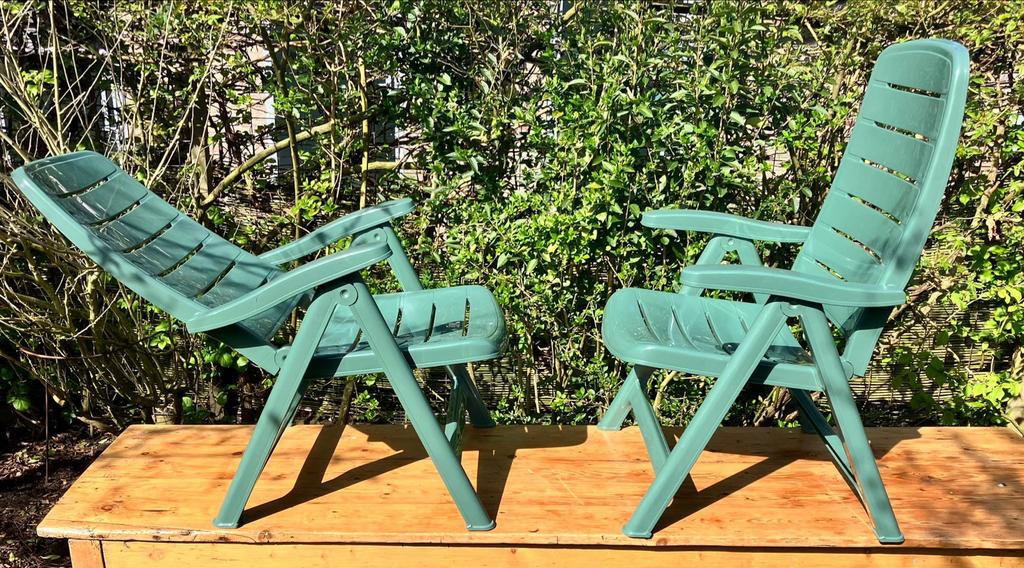Twee groene inklapbare tuinstoelen, Tuin en Terras, Tuinstoelen, Ophalen, Gebruikt, Plastic, Inklapbaar