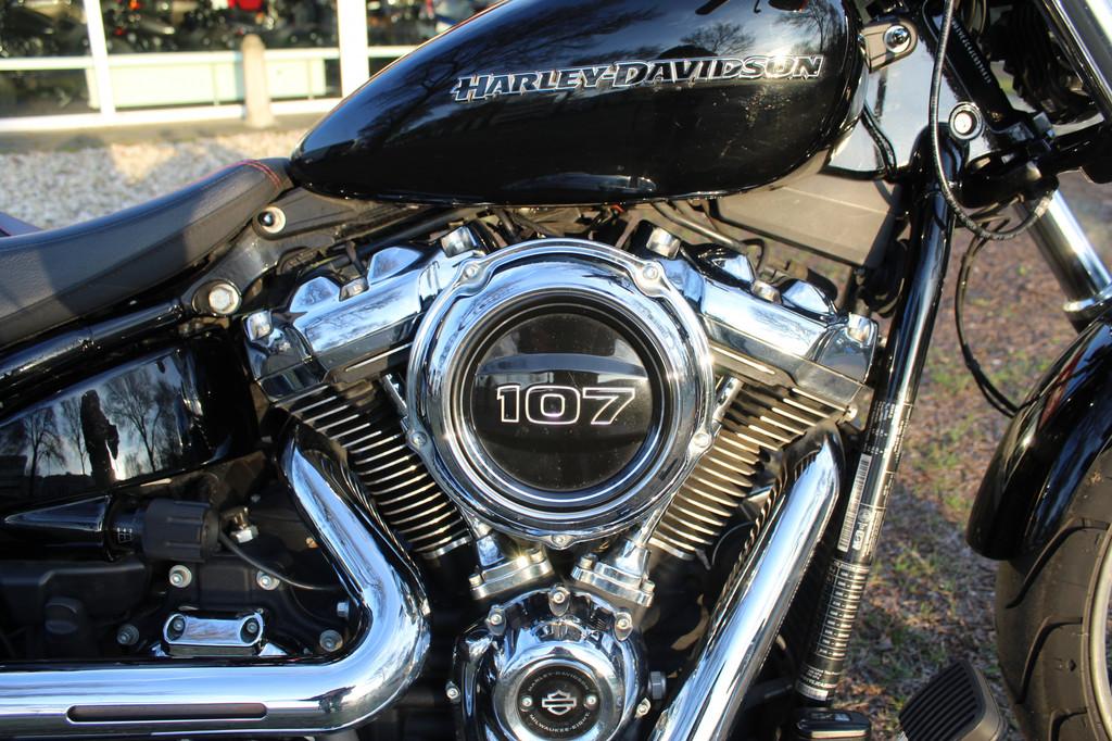 Harley-Davidson Softail Breakout FXBR - foto 2