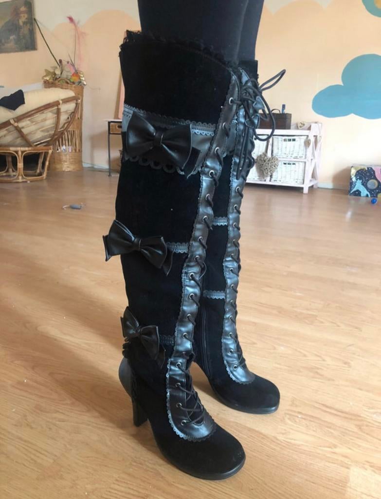 Demonia laarzen met strikjes en veters - Gothic stijl, Kleding | Dames, Schoenen, Ophalen of Verzenden, Gedragen, Zwart, Hoge laarzen