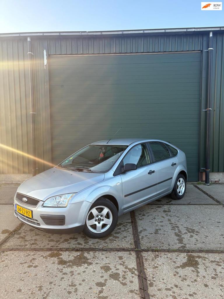 Ford Focus 1.6-16V Trend | Trekhaak | Airco | Groot scherm |, 1596 cc, Gebruikt, 4 cilinders, 620 kg