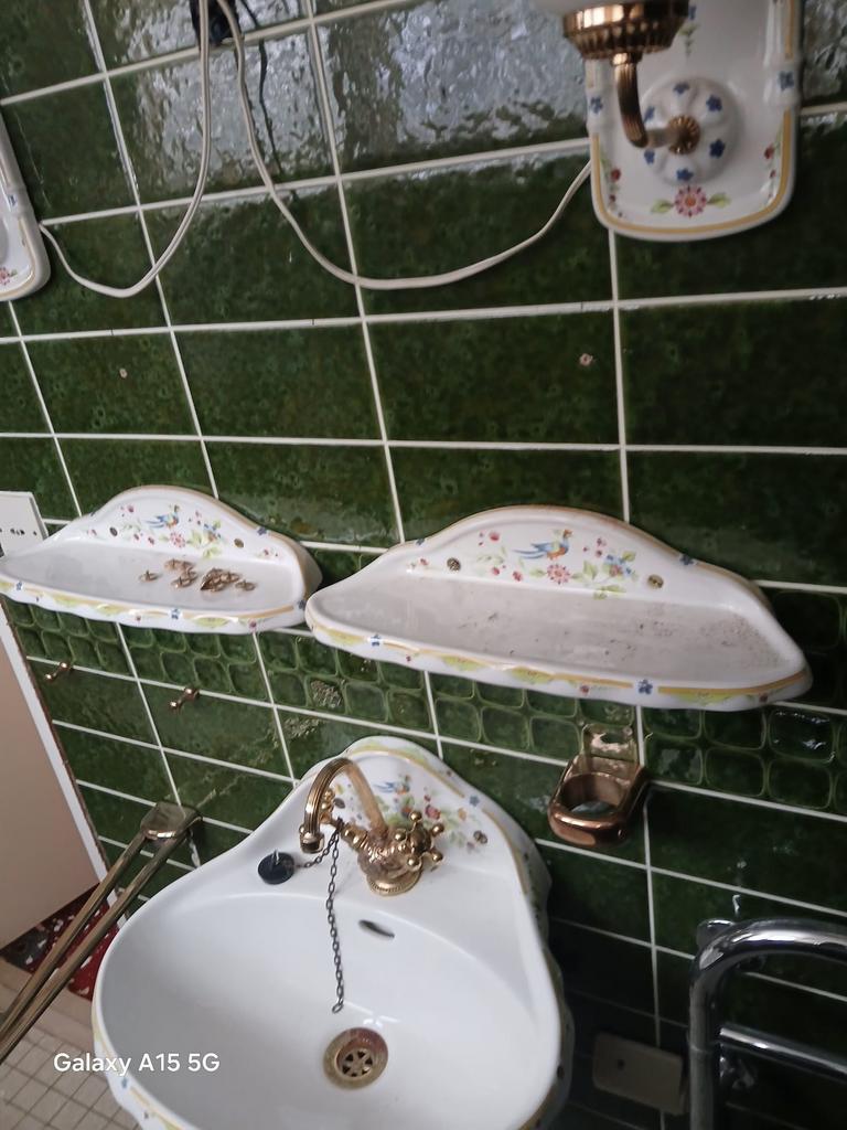 Bijzondere vintage badkamer/toilet set, Huis en Inrichting, Badkamer | Badkamermeubels, Ophalen of Verzenden