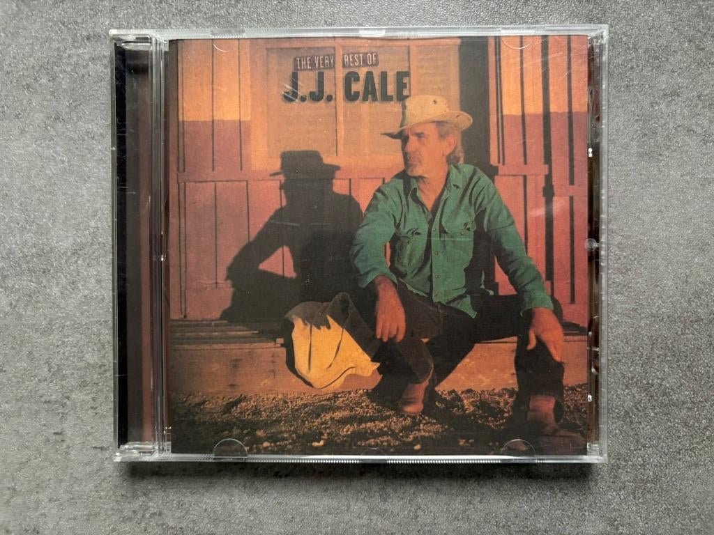 J.J. Cale - The Very Best Of, leuke hits cd in prima staat, Ophalen of Verzenden, Zo goed als nieuw, Poprock