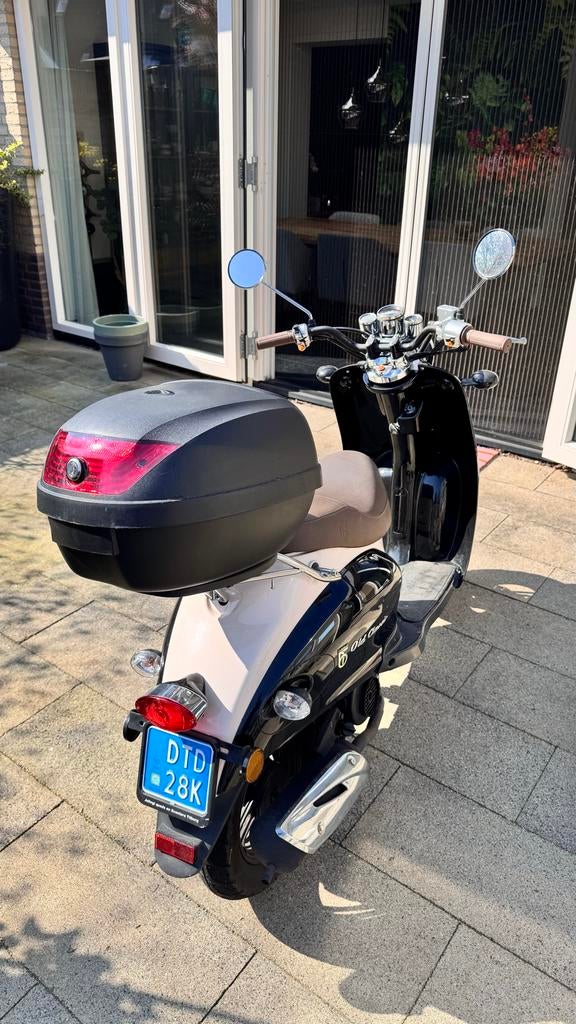 Stijlvolle Snorscooter - Old Classic - Zwart/Beige, Fietsen en Brommers, Snorfietsen en Snorscooters, Ophalen, Gebruikt, Benzine