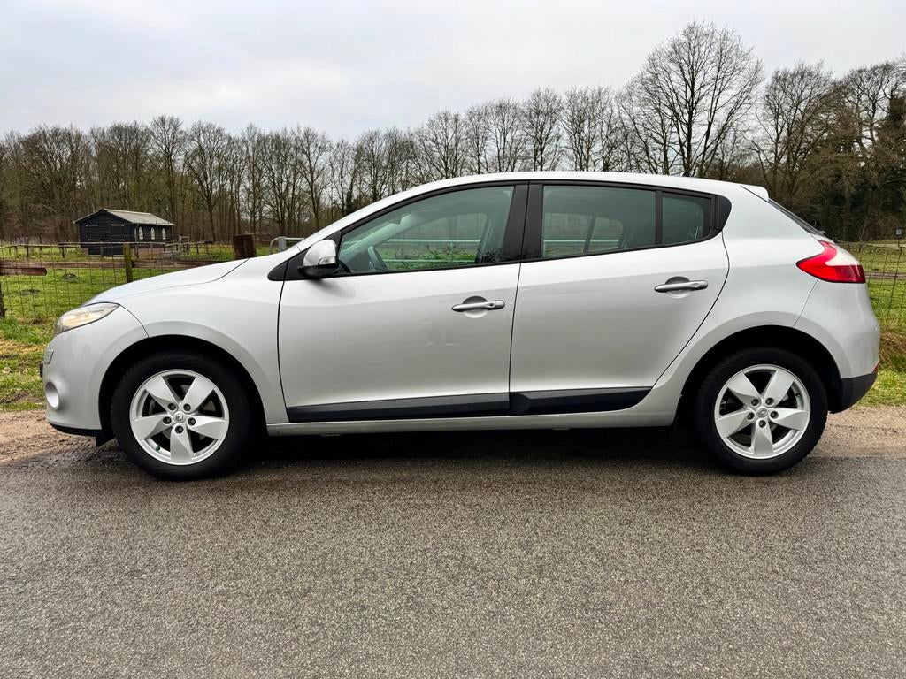 Renault Mégane 2.0 Dynamique DEALER onderhouden|1ste eigena, Stof, Gebruikt, 4 cilinders, Parkeersensor