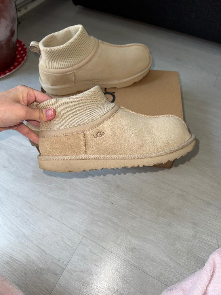 UGG Classic Ultra Stretch Cuff maat 37, Kleding | Dames, Schoenen, UGG, Ophalen of Verzenden, Zo goed als nieuw, Instappers